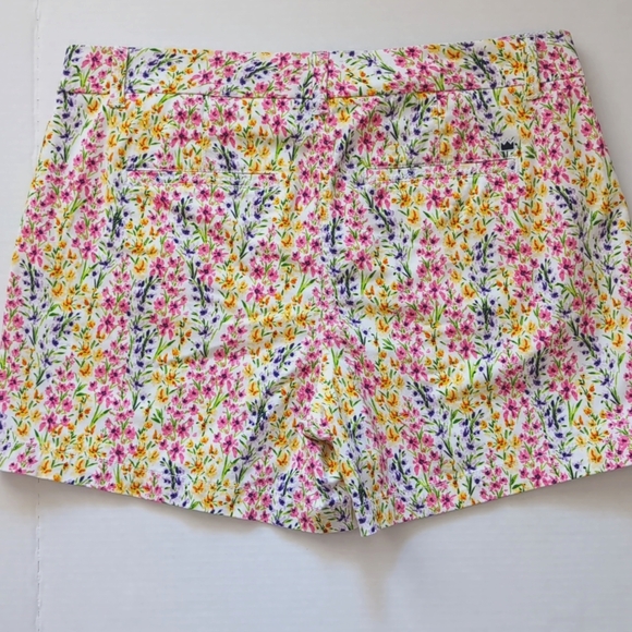 Crown & Ivy Floral Flat Front Caroline Shorts. Size 10 - Picture 8 of 10